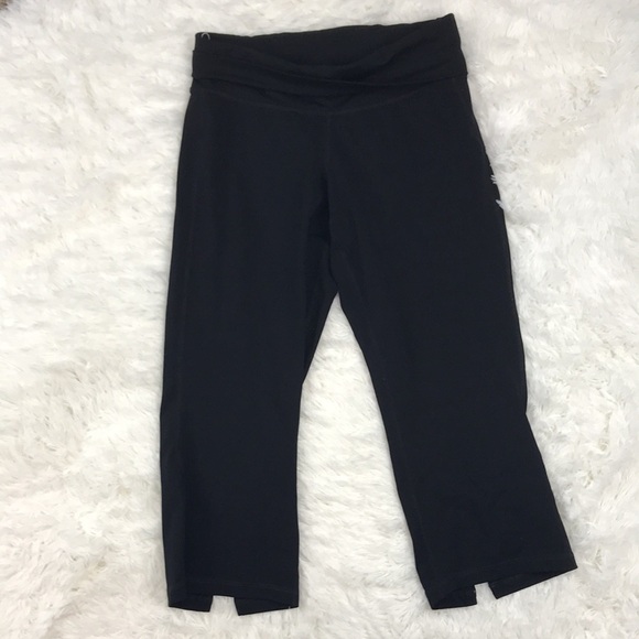 Old Navy Black Compression Capri Crops - Picture 1 of 7